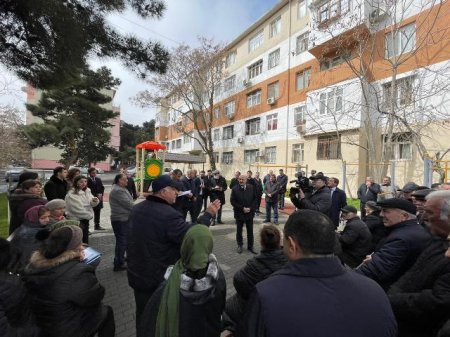 Nəsimi rayon İcra Hakimiyyətinin Başçısı səyyar qəbul keçirib -FOTOLAR