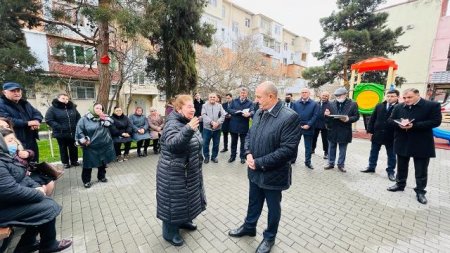 Nəsimi rayon İcra Hakimiyyətinin Başçısı səyyar qəbul keçirib -FOTOLAR