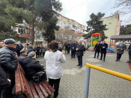 Nəsimi rayon İcra Hakimiyyətinin Başçısı səyyar qəbul keçirib -FOTOLAR