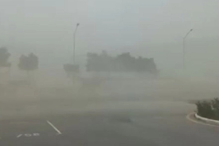 Yol polisi küləkli hava şəraiti ilə əlaqədar sürücülərə xəbərdarlıq edib Yol polisi küləkli hava şəraiti ilə əlaqədar sürücülərə xəbərdarlıq edib