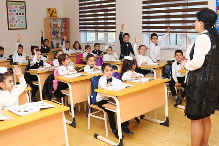 İkinövbəli təhsil sistemi - problem nə vaxt həll olunacaq?