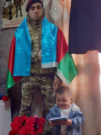 “Onlar qəhrəmandır” kitabı qəhrəmanların ailələrinə təqdim olundu
