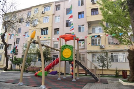  Nəsimi rayonunda daha bir abad həyət sakinlərin istifadəsinə verilib -FOTOLAR