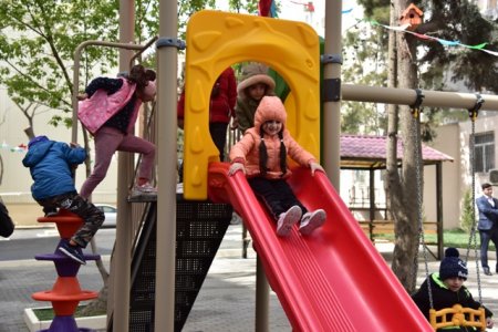  Nəsimi rayonunda daha bir abad həyət sakinlərin istifadəsinə verilib -FOTOLAR