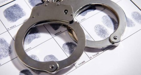 Rüşvət alan məhkəmə əməkdaşının məhkəməsi başlayır