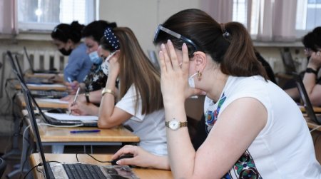 Müəllimlərin daimiləşmə imtahanından narazılıq: - hicablı və hamilə xanımlarla bağlı nə baş verir? Müəllimlərin daimiləşmə imtahanından narazılıq: - hicablı və hamilə xanımlarla bağlı nə baş verir?