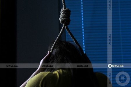 Bakıda qadın özünü asıb