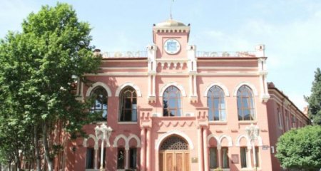 ADAU-da nəğmə müəllimi tarix fənnindən dərs deyir - Tələbələr prezidentə müraciət etdi...