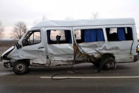 Azərbaycanda sərnişin mikroavtobusu qəzaya düşdü: Çox sayda yaralı var