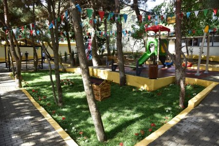 Nəsimi rayonunda Şəhid Hacırza Rzayevin valideynlərinin yaşadığı həyət abadlaşdırılaraq sakinlərin istifadəsinə verilib