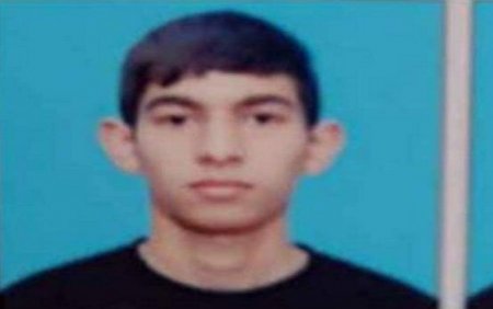 11-ci sinif şagirdi 