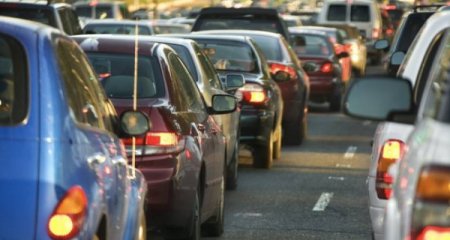 Bakının bu yollarında nəqliyyatın sıxlığı müşahidə edilir