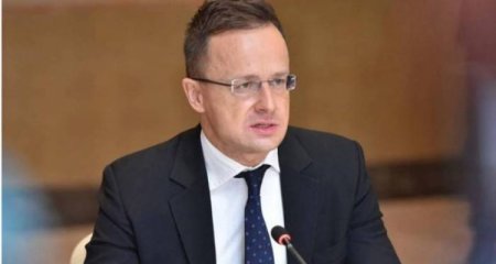 Macarıstanın xarici işlər naziri Azərbaycana səfərə gəlib