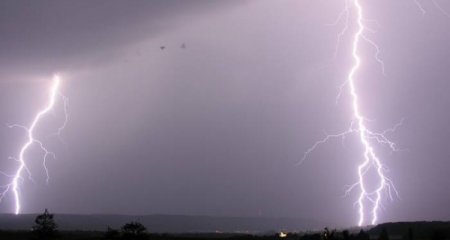 İyunun 27-dək rayonlarda şimşək çaxacaq, güclü külək əsəcək