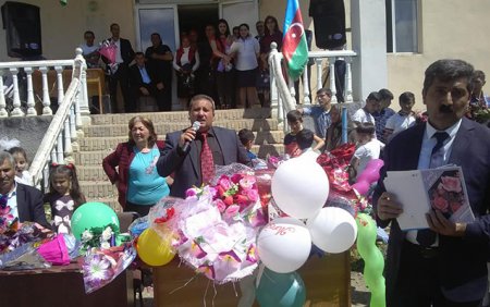 Gədəbəydə müəllimdən direktora İTTİHAMLAR... - “Maaşdan əlavə 1300-1400 qazanıb”