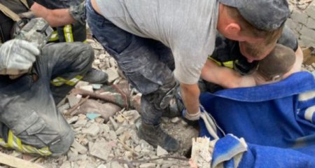 Ukraynada raketlə dağıdılmış evdə ölənlərin sayı 24-ə çatdı