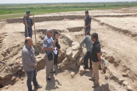 Qızıl təpədə maddi mədəniyyət qalıqları üzə çıxarılıb