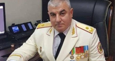 General əsgərlərin siqaretini necə mənimsəyib? - Təfərrüat