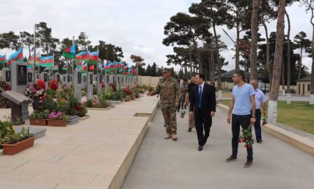 İsmayıllı Rayon İcra Hakimiyyətinin başçısı Nahid Bağırovun iştirakı ilə qazilər, müharibə veteranları Fəxri xiyabanı və İkinci Şəhidlər xiyabanını ziyarət ediblər
