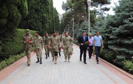 İsmayıllı Rayon İcra Hakimiyyətinin başçısı Nahid Bağırovun iştirakı ilə qazilər, müharibə veteranları Fəxri xiyabanı və İkinci Şəhidlər xiyabanını ziyarət ediblər