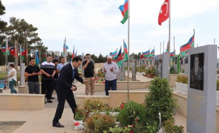 İsmayıllı Rayon İcra Hakimiyyətinin başçısı Nahid Bağırovun iştirakı ilə qazilər, müharibə veteranları Fəxri xiyabanı və İkinci Şəhidlər xiyabanını ziyarət ediblər