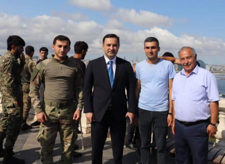 İsmayıllı Rayon İcra Hakimiyyətinin başçısı Nahid Bağırovun iştirakı ilə qazilər, müharibə veteranları Fəxri xiyabanı və İkinci Şəhidlər xiyabanını ziyarət ediblər