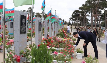 İsmayıllı Rayon İcra Hakimiyyətinin başçısı Nahid Bağırovun iştirakı ilə qazilər, müharibə veteranları Fəxri xiyabanı və İkinci Şəhidlər xiyabanını ziyarət ediblər