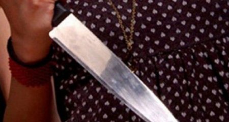 Gənc qız 42 yaşlı evli sevgilisini qəbiristanlıqda bıçaqladı - Yenilənib