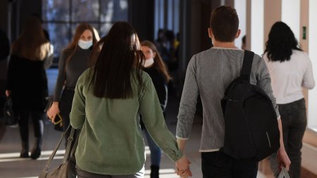 Tələbələr təhsil aldıqları ölkəyə gedə bilmir - AZAL vəziyyətdən istifadə edir?