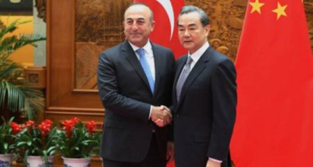 Mövlud Çavuşoğlu çinli həmkarı ilə Ukraynanı müzakirə edib