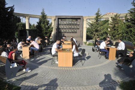 Nəsimi rayonunda Vətən müharibəsində şəhid olanların əziz xatirəsinə həsr olunmuş Vətən müharibəsi əlilləri və veteranlarının iştirakı ilə stolüstü yarışlar keçirilib -FOTOLAR