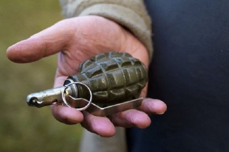 Dedi və etdi: “Arvadımla görüşməsəm, qumbaranı partladacağam”