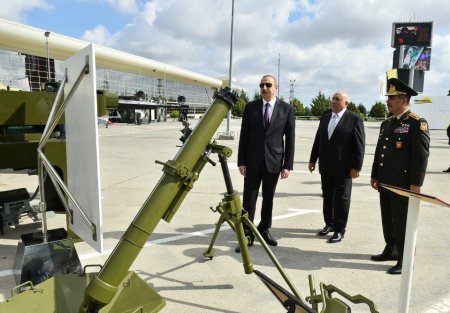 Prezident İlham Əliyev 4-cü Azərbaycan Beynəlxalq Müdafiə Sərgisi ilə tanış olub