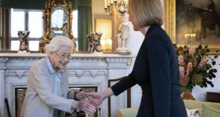 Kraliça sonuncu dəfə onu qəbul etdi