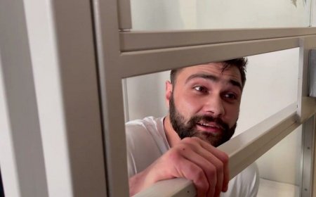 Elmira Axundova qazinin ailəsini səfirliyə buraxmadı - Kiyevdə utancverici olay