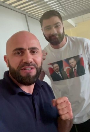 Elmira Axundova qazinin ailəsini səfirliyə buraxmadı - Kiyevdə utancverici olay