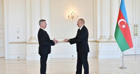 İlham Əliyev Macarıstanın yeni səfirinin etimadnaməsini qəbul edib - Yenilənib