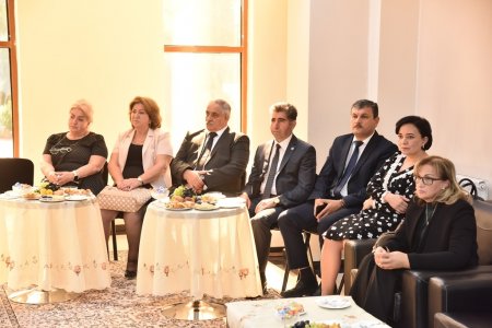 Nəsimi rayonunda Beynəlxalq Müəllimlər günü qeyd olundu - FOTO