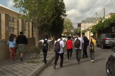 Məktəbin ərazisi narkomanların məskəninə çevrildi - Şagirdlərin təhlükəsizliyi necə qorunur? + VİDEO