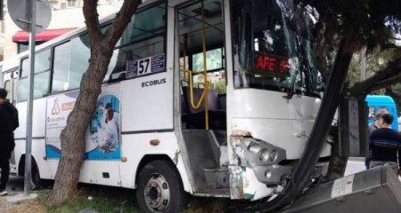 Bakıda sərnişin avtobusu ilə yük maşını toqquşub, yaralananlar var