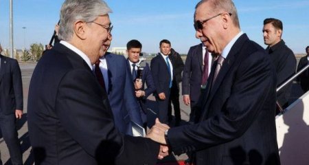 Ərdoğan Qazaxıstanda: Tokayev hava limanında şəxsən qarşıladı