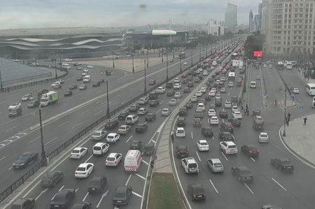 Hazırda paytaxtda sıxlıq olan yolların SİYAHISI - FOTO