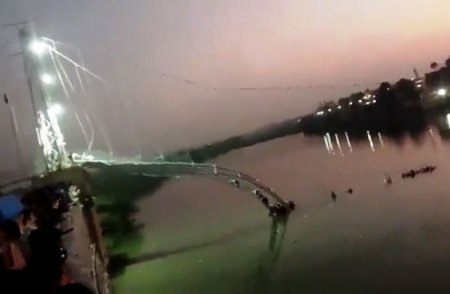 Hindistanda körpünün uçması nəticəsində ölənlərin sayı 90-ı keçib – YENİLƏNİB