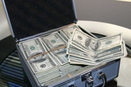 Azərbaycana milyonlar keçirmək istəyən saxlanıldı - DETALLAR