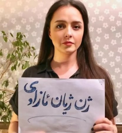 Tanınmış İran aktrisası hicabdan imtina etdi
