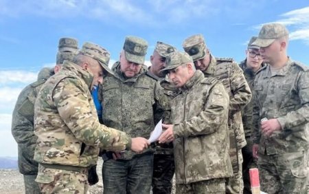 MN: Türkiyə və Rusiya generalları erməni silahlılarının mina basdırdıqları əraziyə gediblər - FOTO