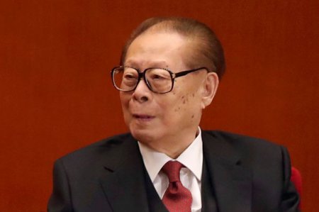 Keçmiş Çin liderinin külü Yantszı çayına səpildi