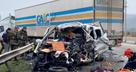 Bakı-Quba yolunda dəhşətli qəza: Ölənlərin sayı artdı - Yenilənib + Foto