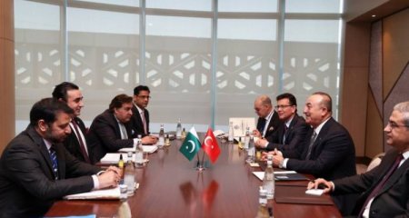 Türkiyə və Pakistan XİN başçıları arasında görüş olub
