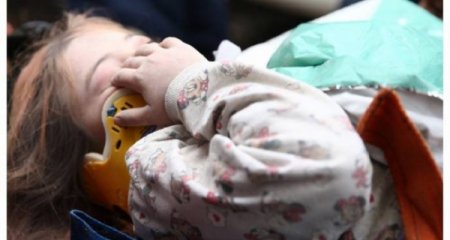 Hatayda 175 saatdan sonra ana və iki uşağı dağıntılar altından xilas edilib